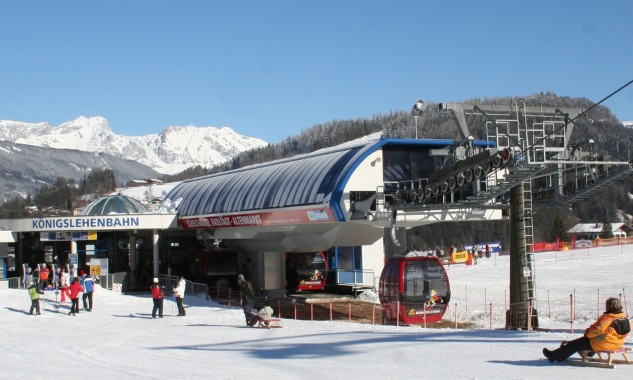 Die Talstation der 8er Gondelbahn liegt nur 200 Meter von uns entfernt.